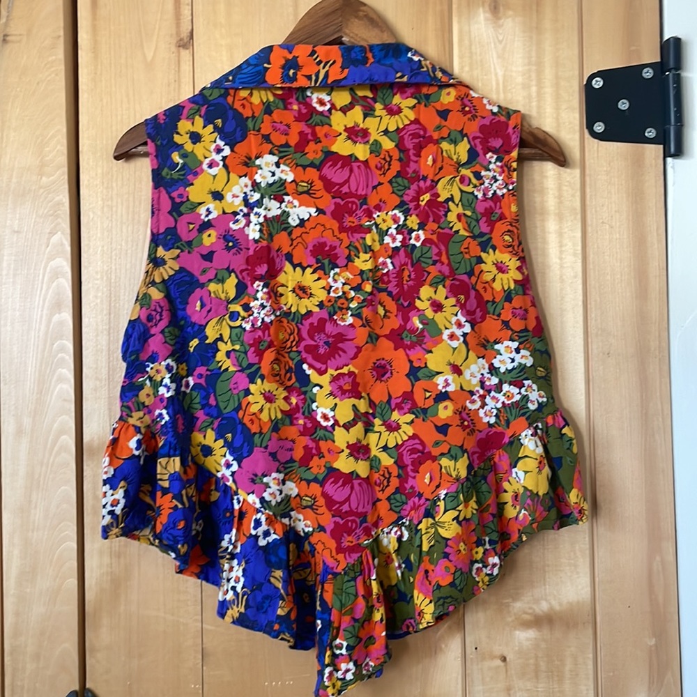 FARM Rio Multicolor Floral Vest - Picture 2 of 8
